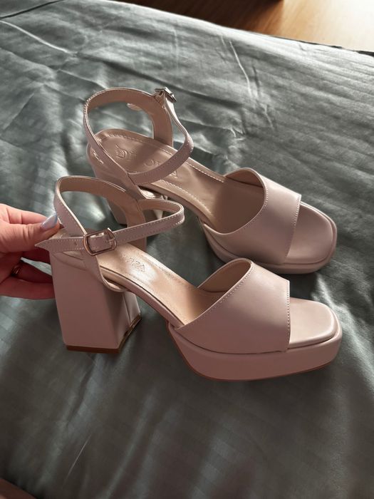 Pantofi marimea 38