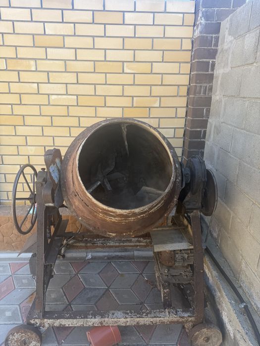 Продам советскую бетонамешалку