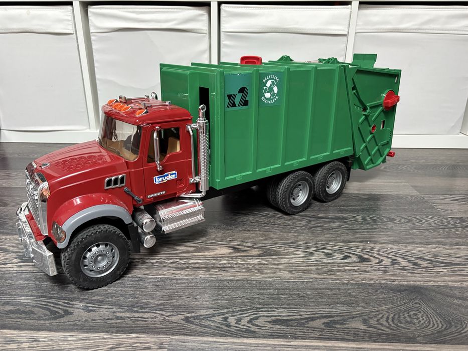 BRUDER 02812 MACK Granit Mașină de gunoi