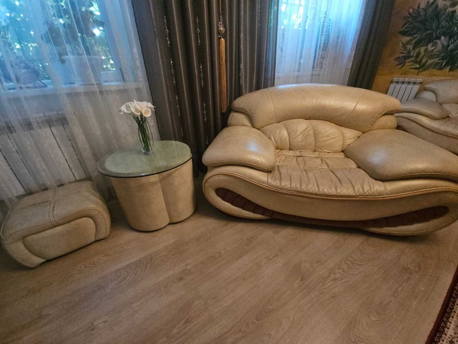 В Продаже отличные кожаные диваны
