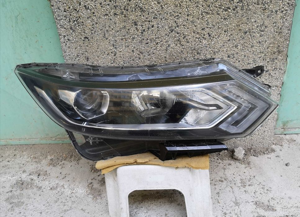 Оригинален фар Nissan Qashqai Led