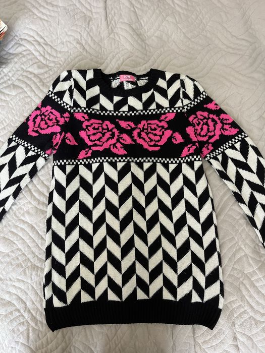 Продаю свитеры для девочки 12-14 лет