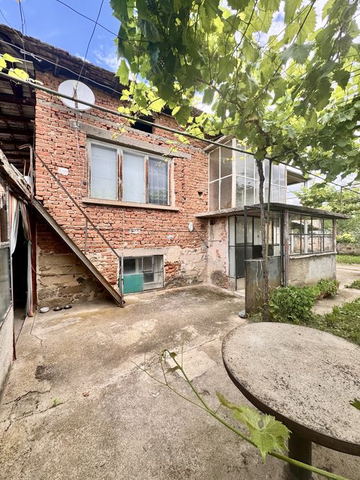 Продавам - Къща 80 кв.м с двор 680 кв.м, лозе и кладенец – с. Марино поле