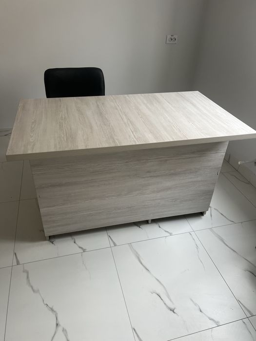 Stol (Parta) ofisnoy