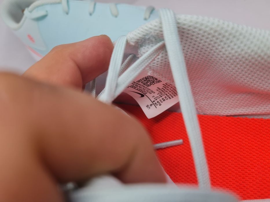 Бутонки Nike Phantom 

Чисто нови без кутия.

Размер 42.5  стелка 27 с