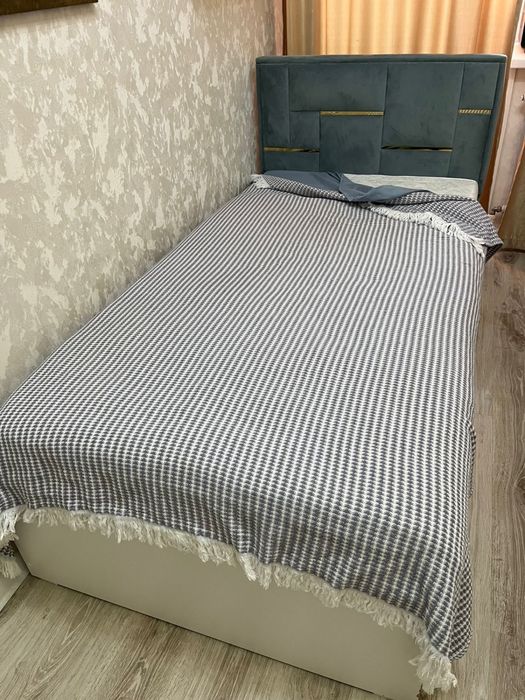 Продам кровать с матрасом