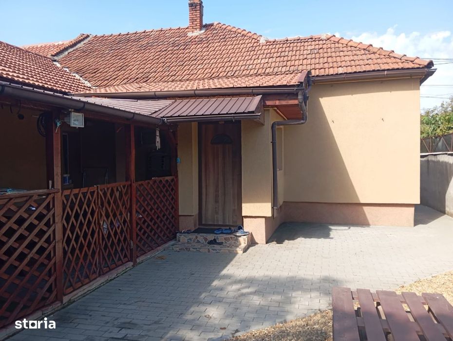 Casă la sol cu patru camere