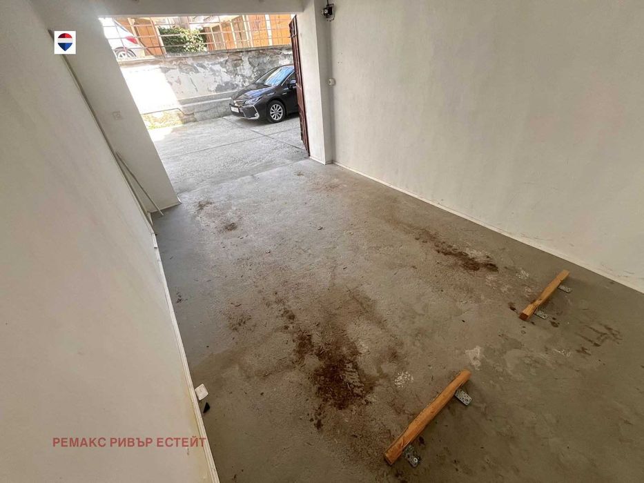 Гараж на партер за продажба кв. Ялта