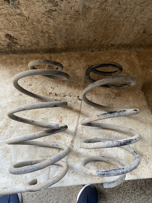 Приора передний пружина