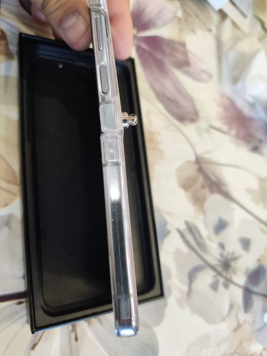 Samsung.   flip 4
