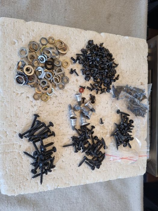 Pachet dif suruburi Boxe, piulite Potentiometre, etc.