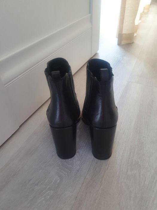 Gheata piele Vitelo marimea 37