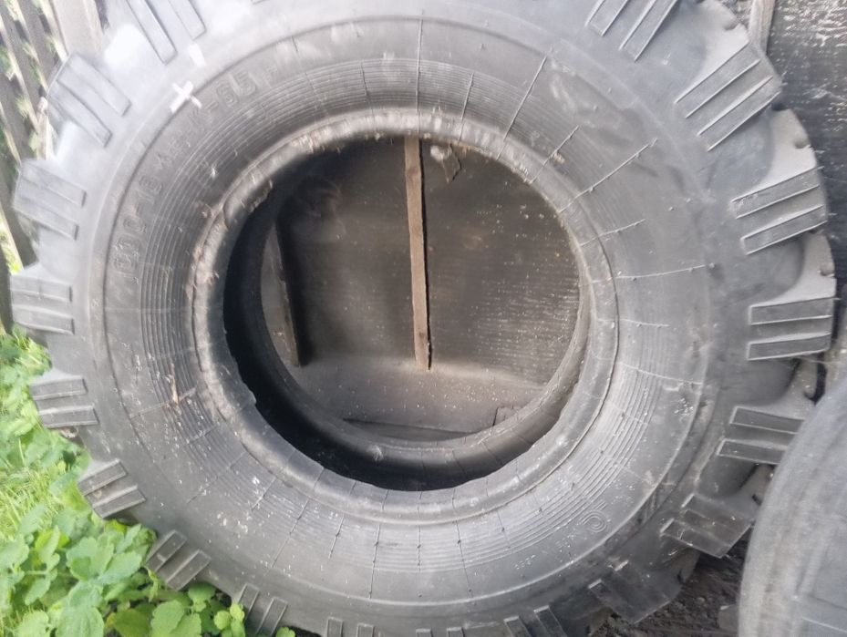 Продам новую резину с диском на газ 63 подходят на МТЗ.