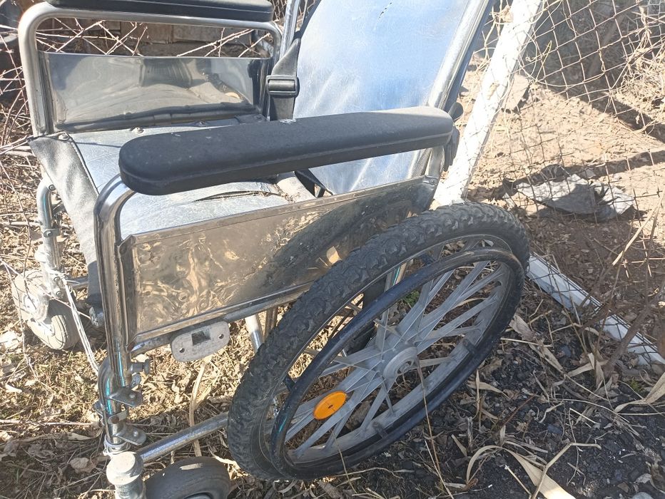 Продам инвалидную коляску