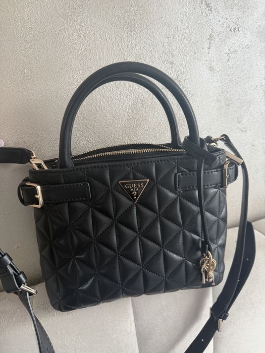 Чисто нова черна чанта GUESS