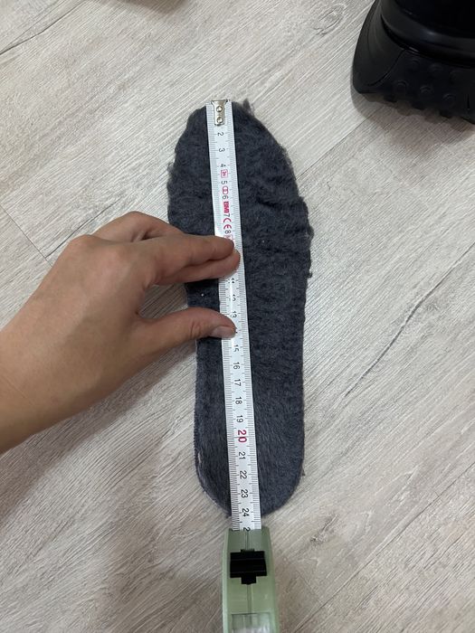 Продам новые зимние ботинки