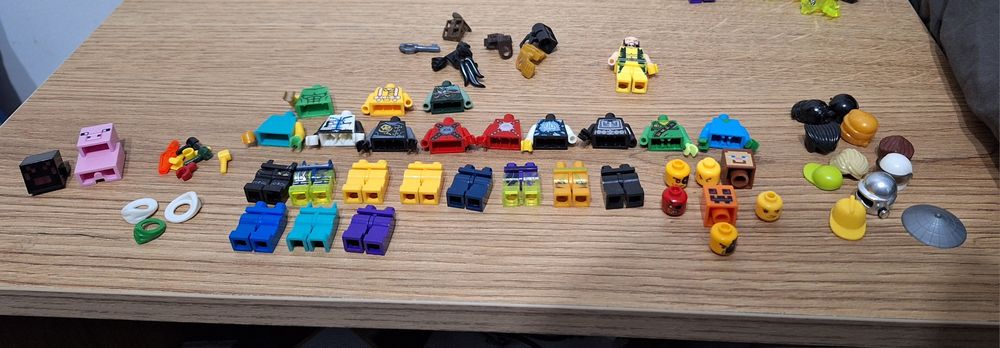 Всякакви Лего фигурки и частици