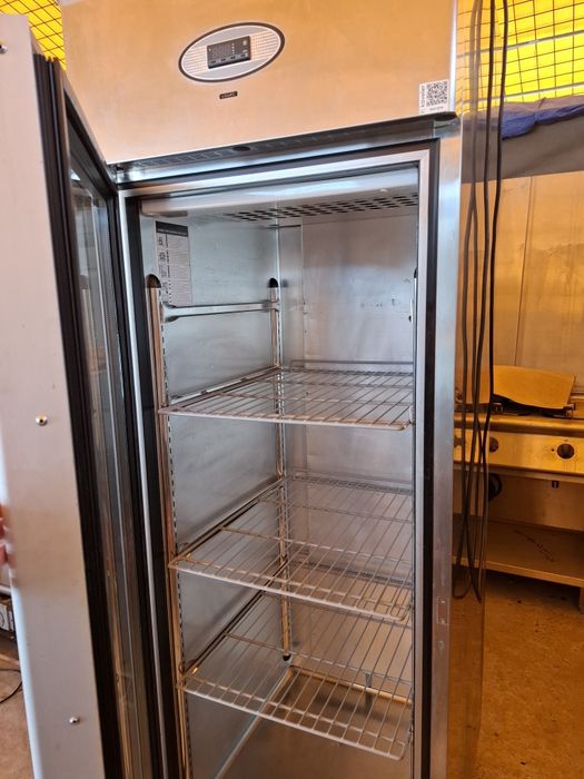 Frigider inox cu geam