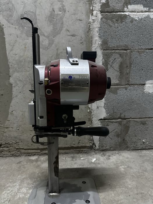 Раскройный сабельный нож