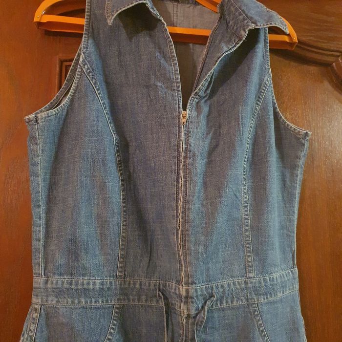 Джинсовый  комбинезон  б/у