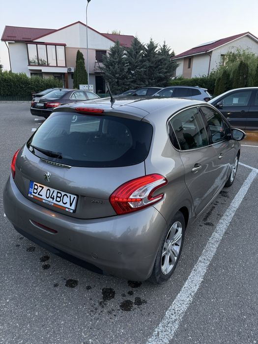 Peugeot 208 1.6i