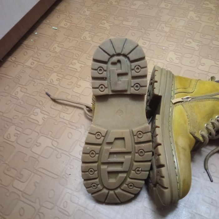 Детские ботинки.