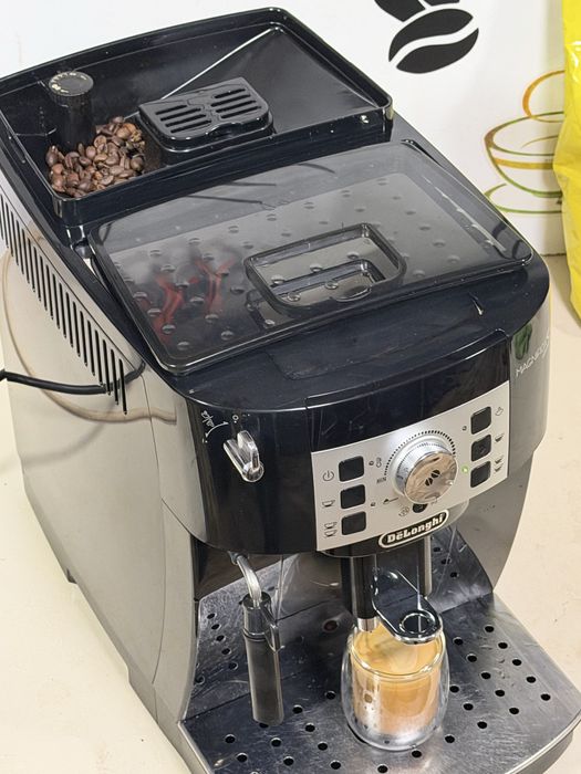 Кафемашина кафе автомат delonghi magnifica S с гаранция