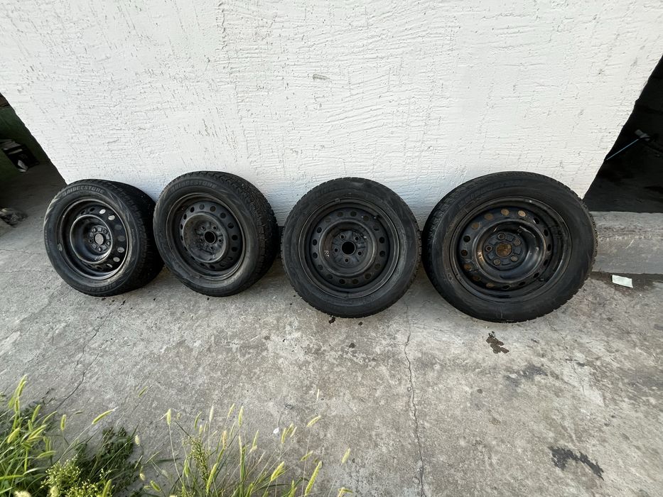 Продам зимние шины R16/205/60