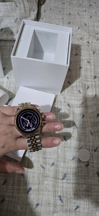 Michel kors часовник