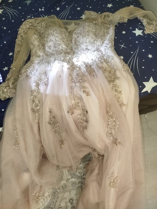 Vând rochie de nașa