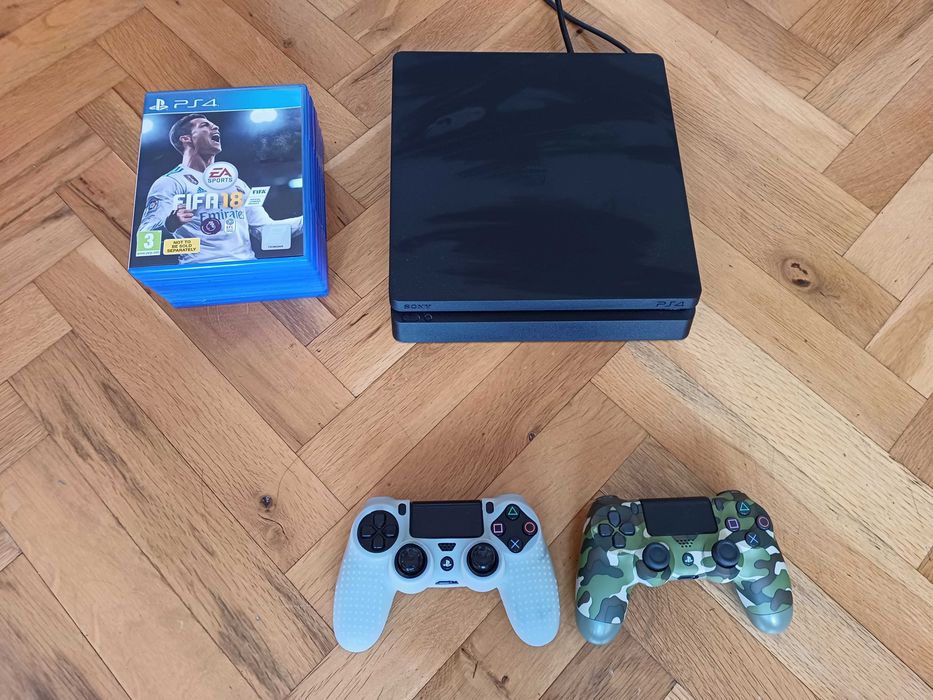PS4 Slim с два джойстика и игри