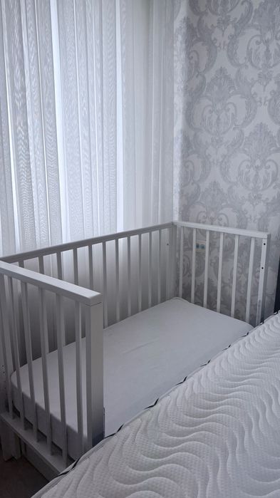 Продаётся красивый детский деревянный кроватка белого цвета