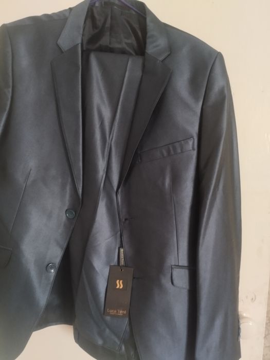 Продам костюм новый .