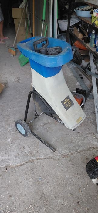 Продавам дробилка за клони