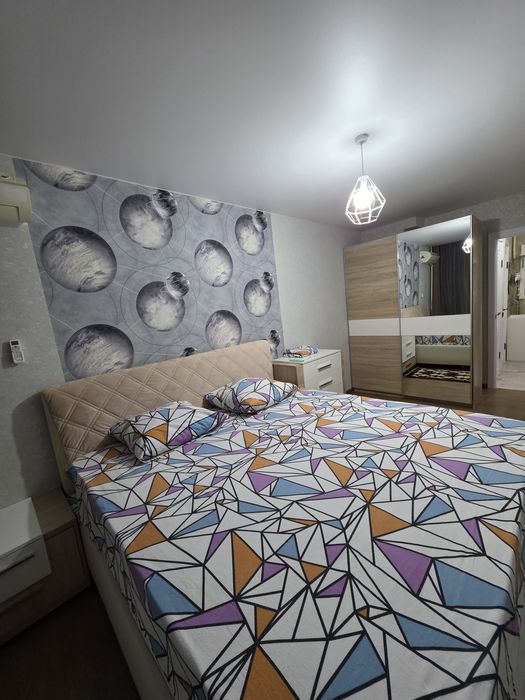 Посуточно 2 ком .кв / центр , 7 мкр .