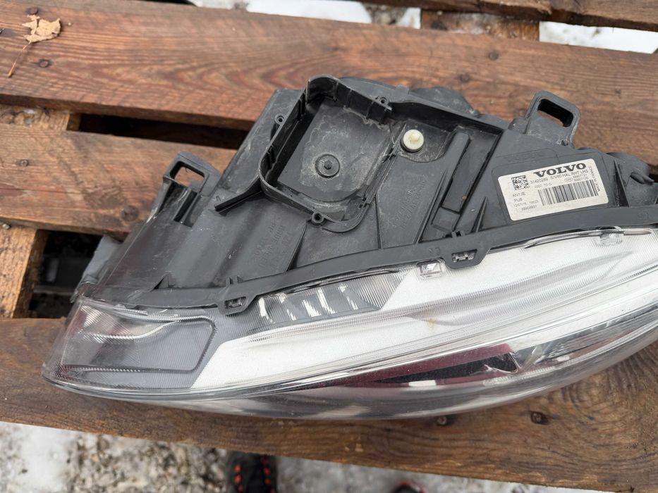 Фар Volvo V60/S60