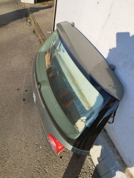 Dezmembrez piese caroserie - ornamente vw golf 5