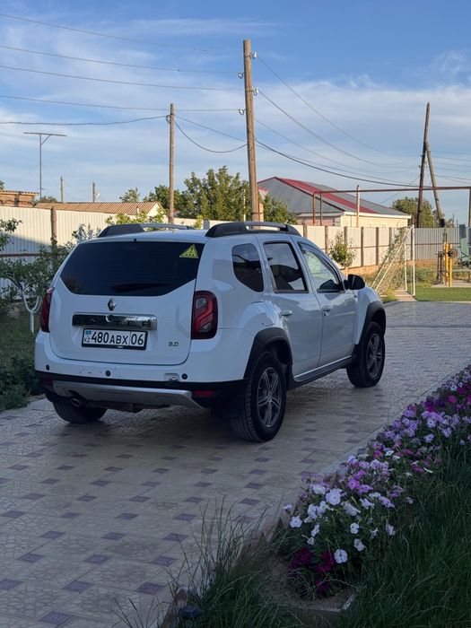 Рено Дастер 2013 г.в об 2 литра, 4*4