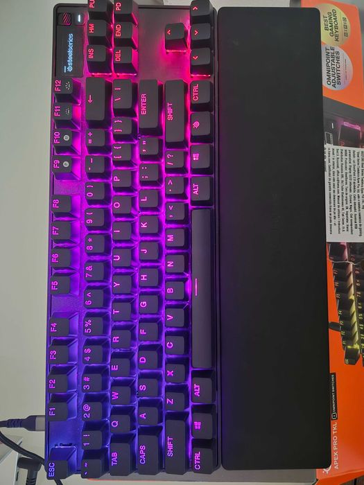 Клавиатура Steelseries Apex pro TKL Gen 3 в перфектно състояние