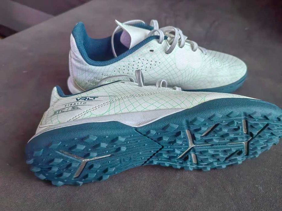 детски футболни обувки