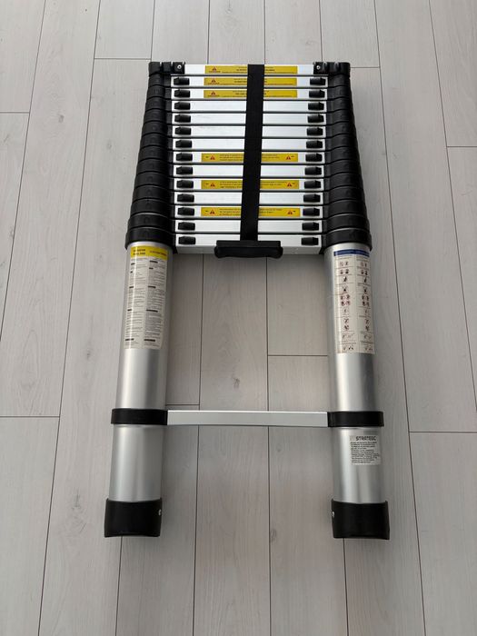 Vand scara telescopica, impecabila.