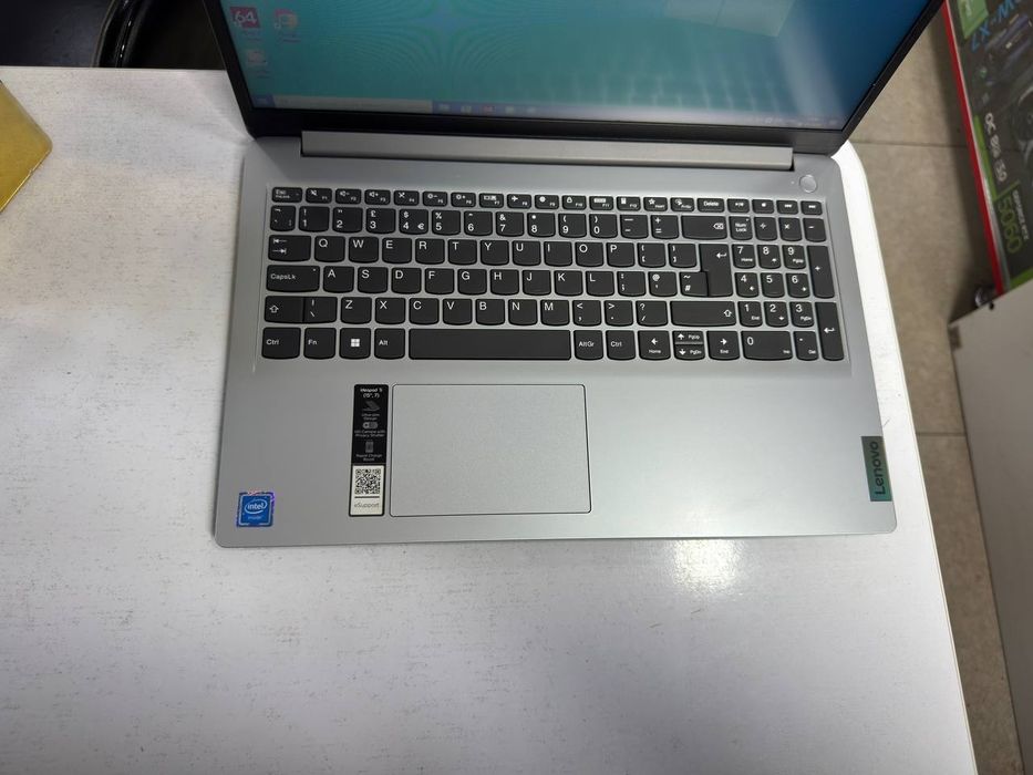 Lenovo office noutbuk N4500 4/256SSD holati ideal