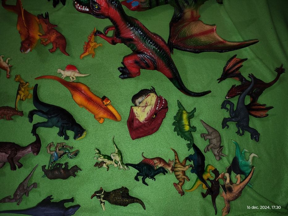 Dinozauri jucarii