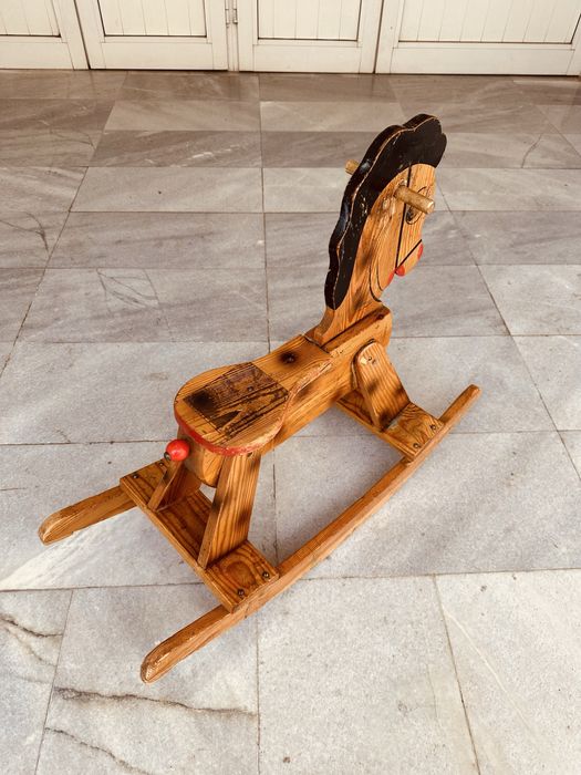Дървено люлеещо конче – ръчна изработка, донесено от Швеция