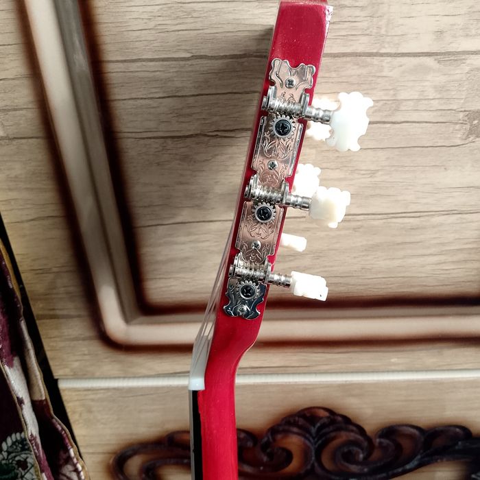 Gitara sotiladi yangi