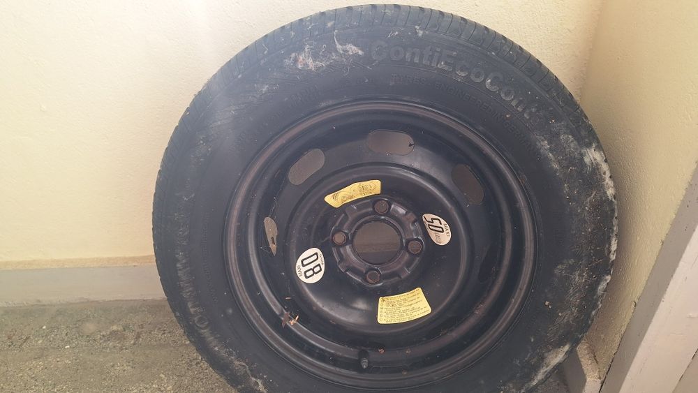 Продавам резервна гума 195/65/15 от широките Континентал
