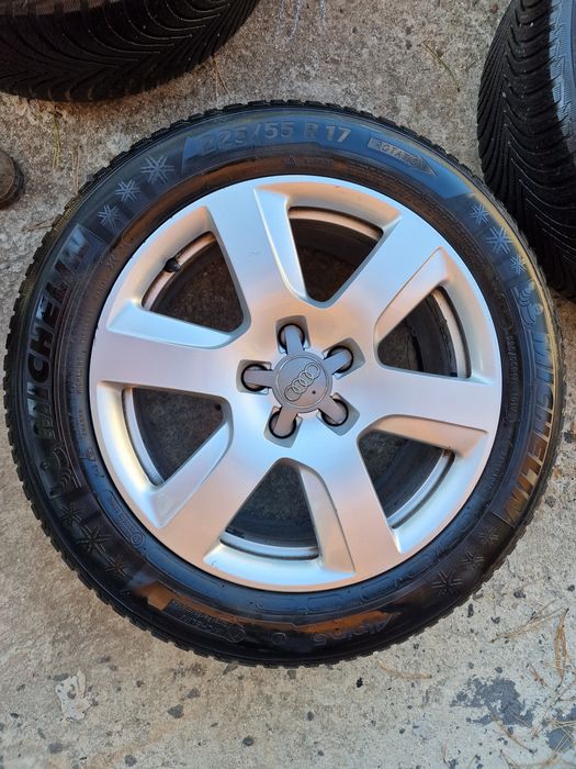 Оригинални джанти AUDI със зимни гуми 225 55 17