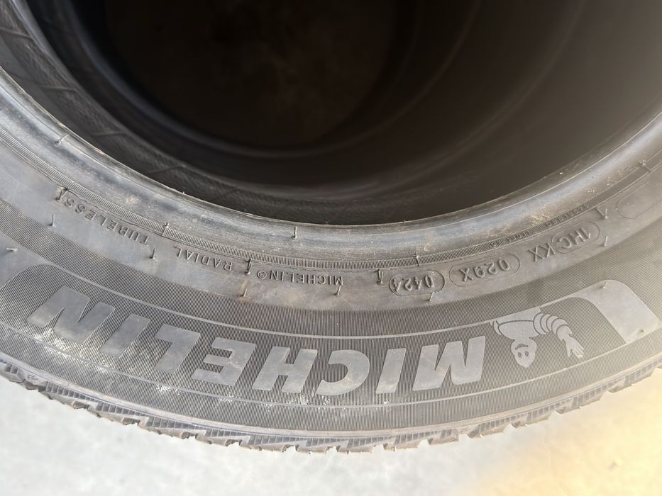 Vand 4 anvelope 215/60/17 Michelin de iarnă ca noi