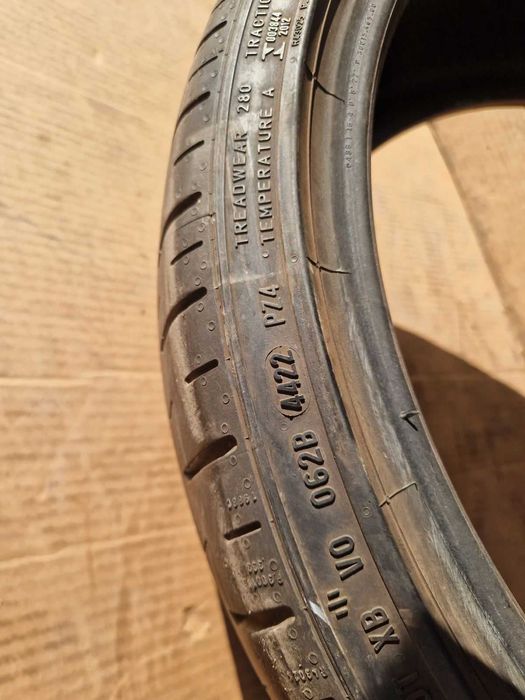 1 Pirelli R19 235/35 Лятна гума DOT4422