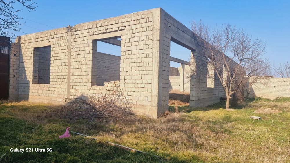 6 sotix yer maydonida yangi yevroremontli uy sotiladi